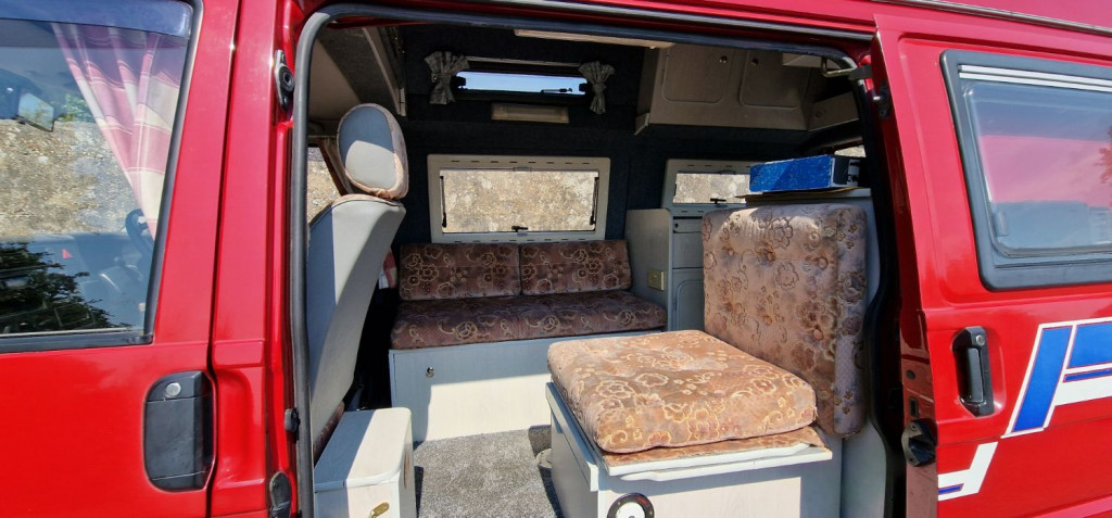 VOLKSWAGEN TRANSPORTER