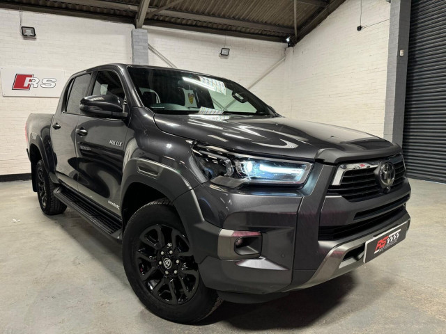 TOYOTA HILUX 2.8 D-4D Invincible X Auto 4WD Euro 6 (s/s) 4dr