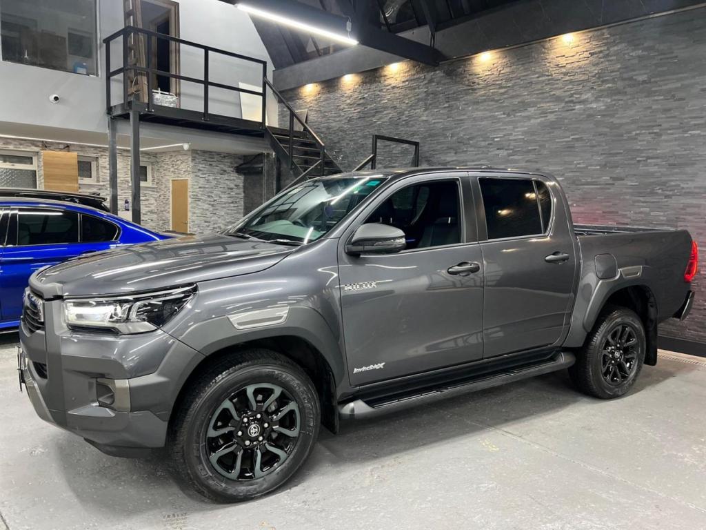 TOYOTA HILUX