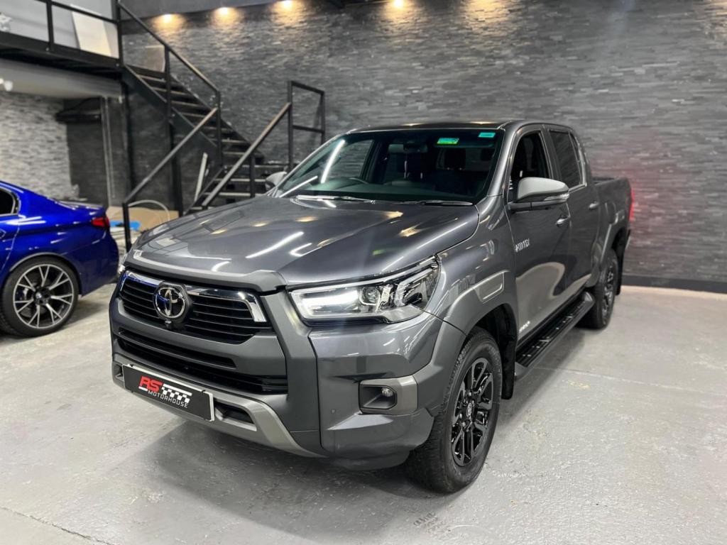 TOYOTA HILUX