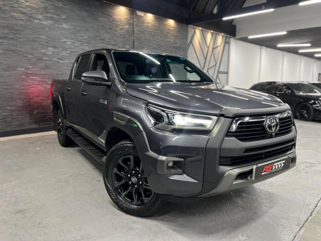 TOYOTA HILUX