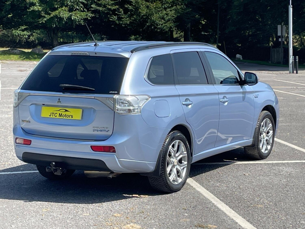 MITSUBISHI OUTLANDER