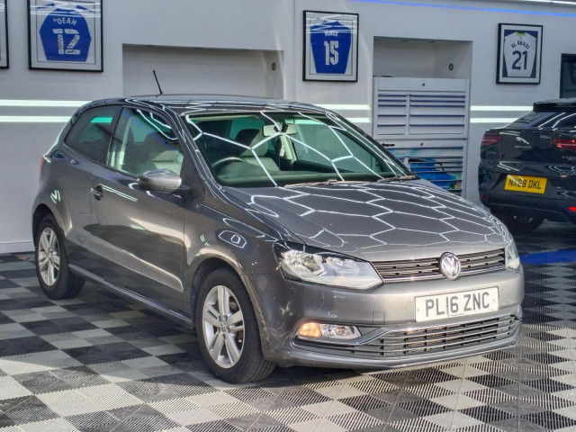 VOLKSWAGEN POLO