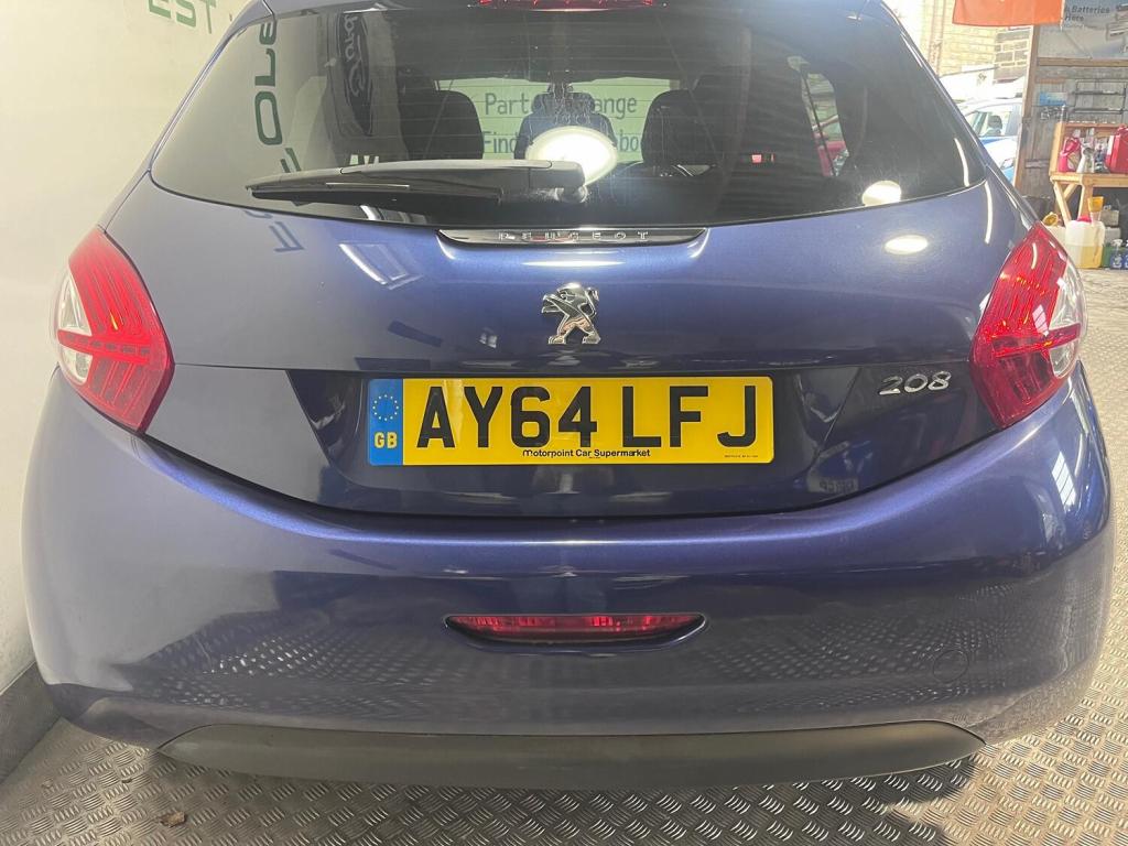 PEUGEOT 208