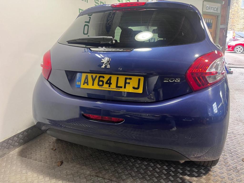 PEUGEOT 208