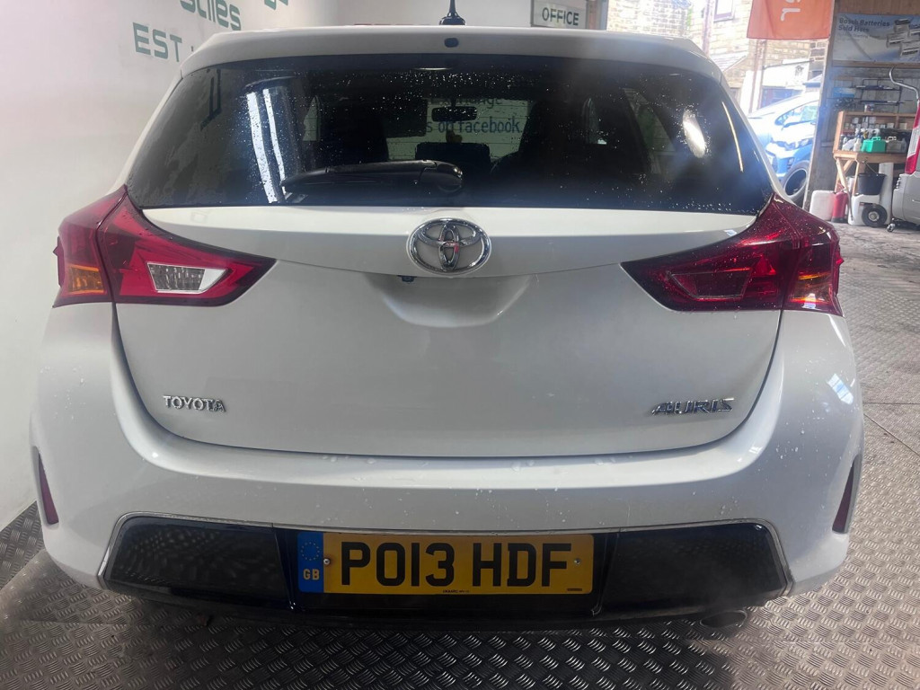 TOYOTA AURIS