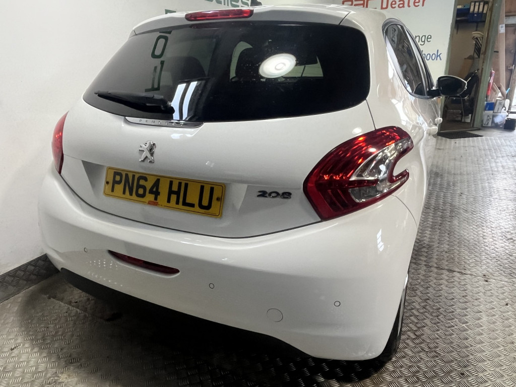 PEUGEOT 208