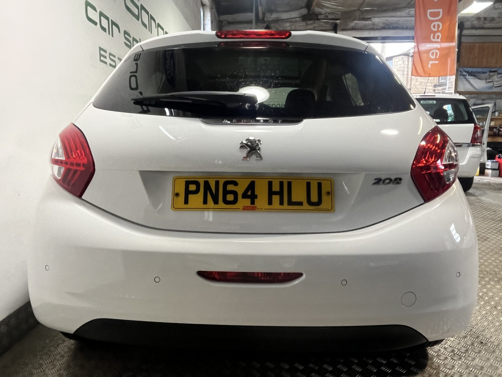 PEUGEOT 208