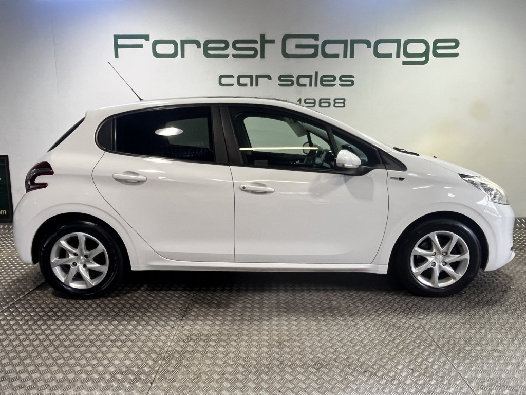 View PEUGEOT 208 1.2 VTi Style