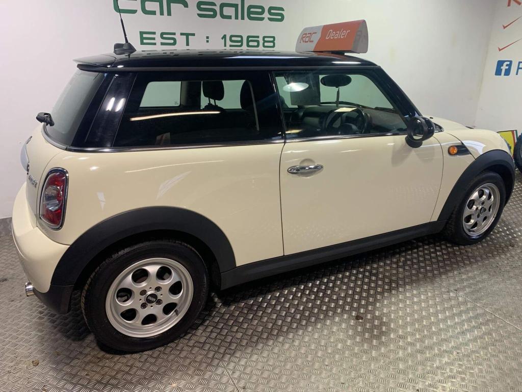 MINI HATCH