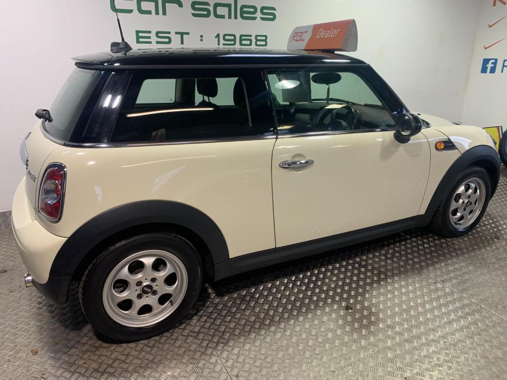 MINI HATCH