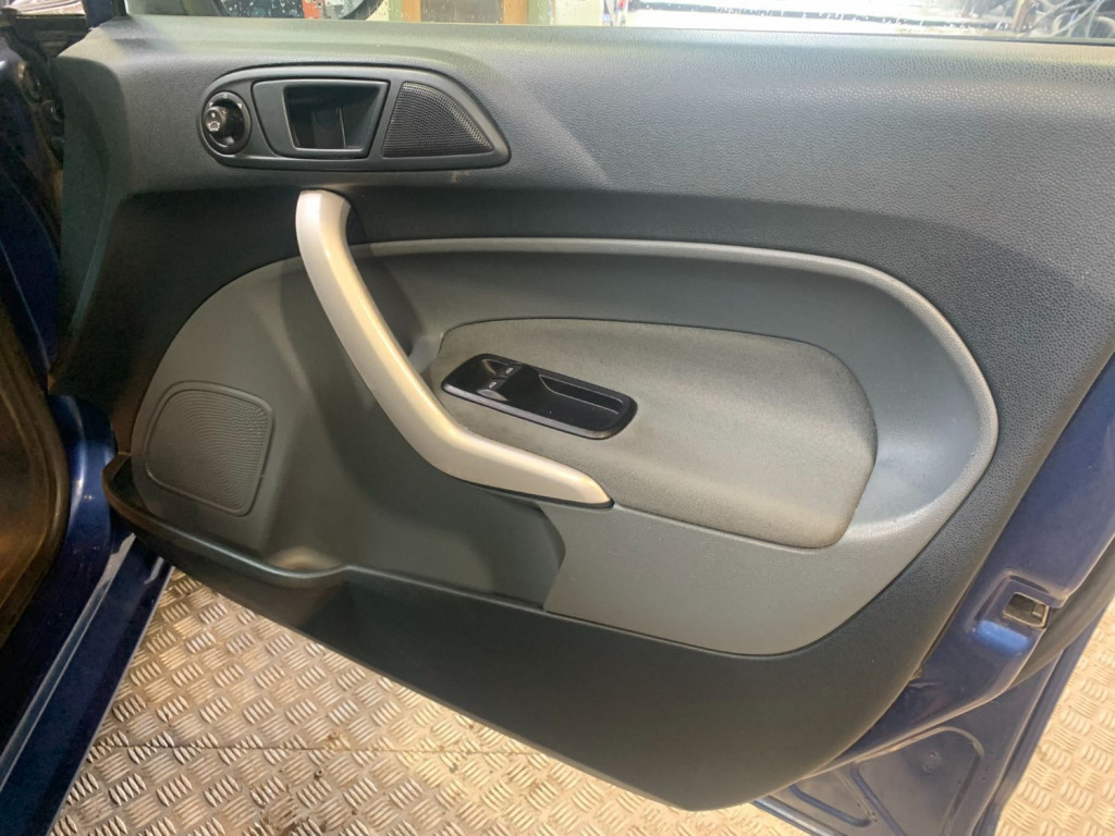 FORD FIESTA