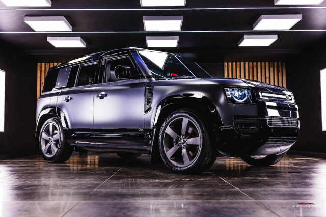 LAND ROVER DEFENDER 110