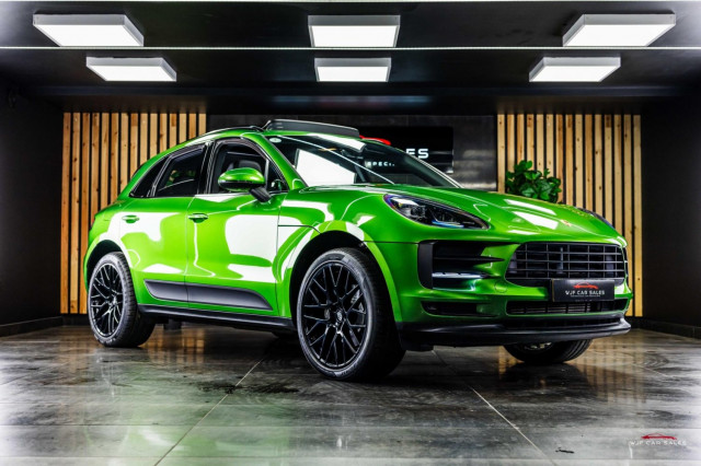 PORSCHE MACAN