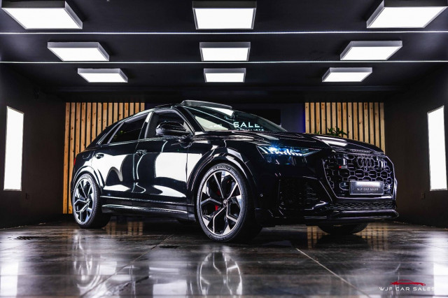 AUDI RSQ8