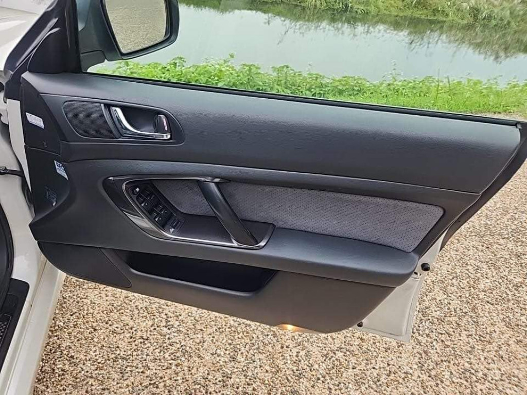 SUBARU LEGACY