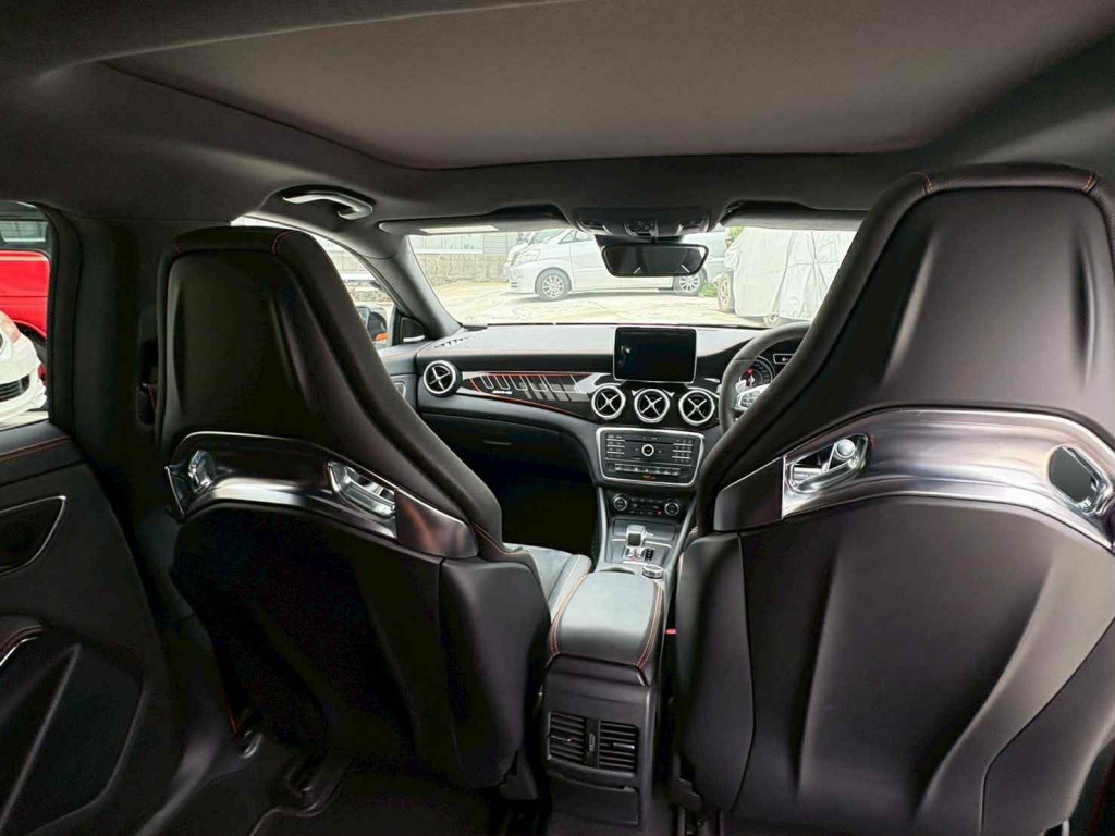 MERCEDES-BENZ CLA