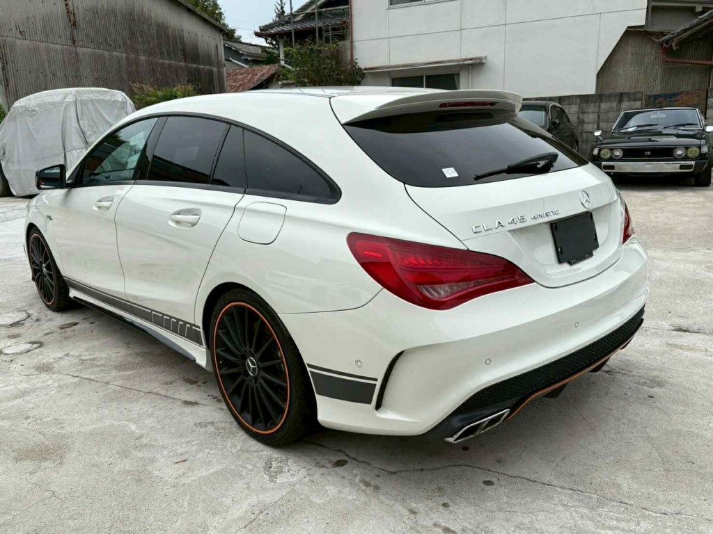 MERCEDES-BENZ CLA