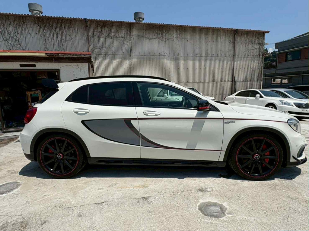 MERCEDES-BENZ GLA CLASS