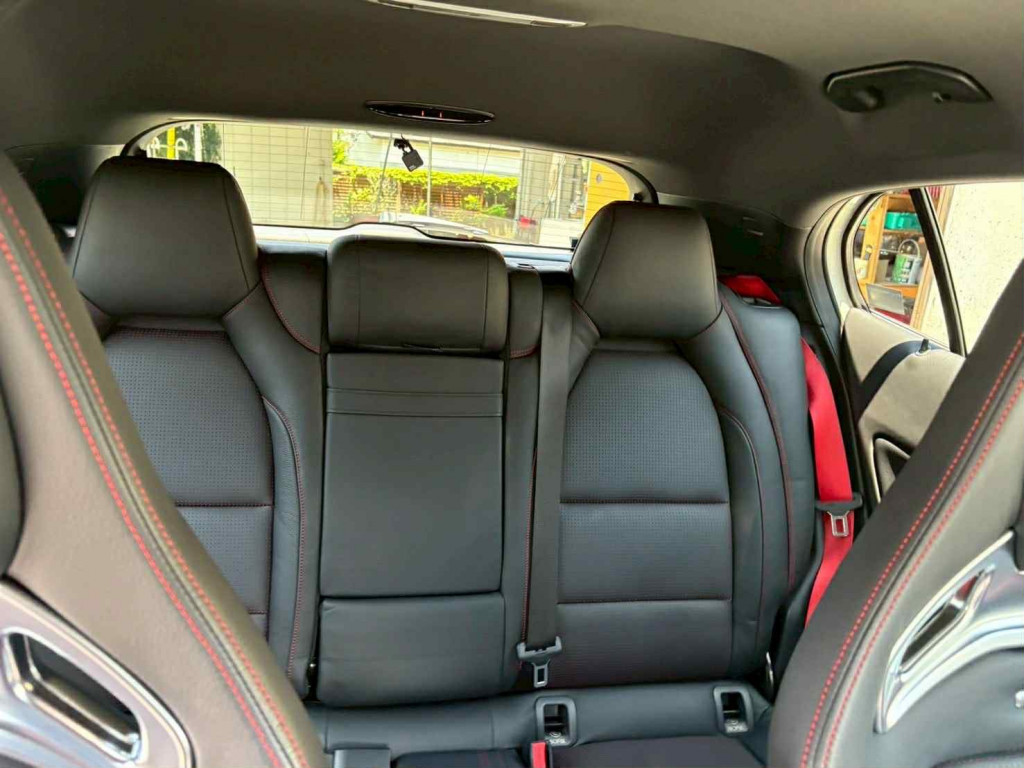 MERCEDES-BENZ GLA CLASS
