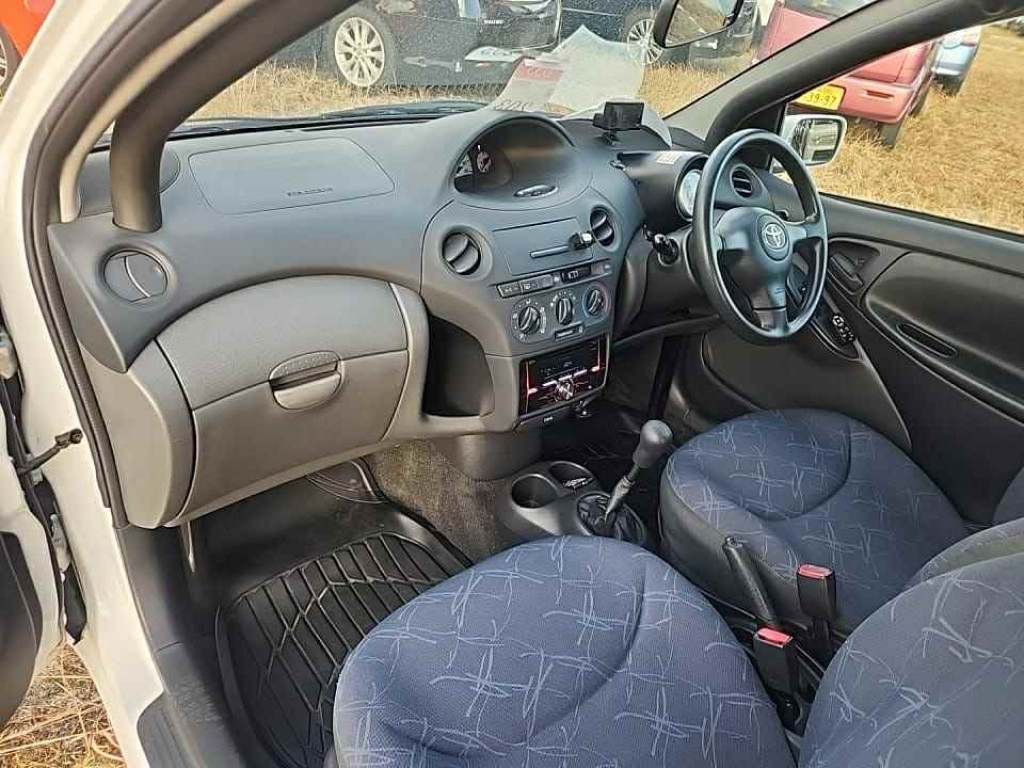 TOYOTA VITZ