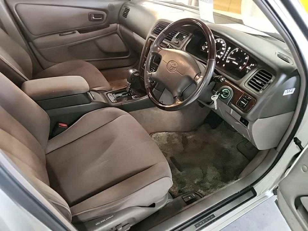 TOYOTA CRESTA