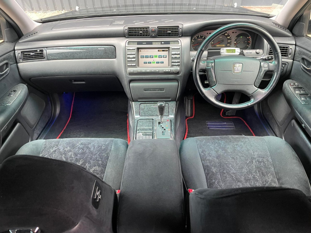 TOYOTA CROWN