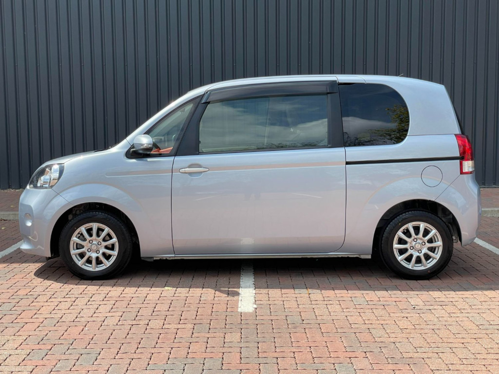 TOYOTA PORTE