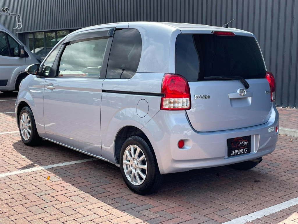TOYOTA PORTE