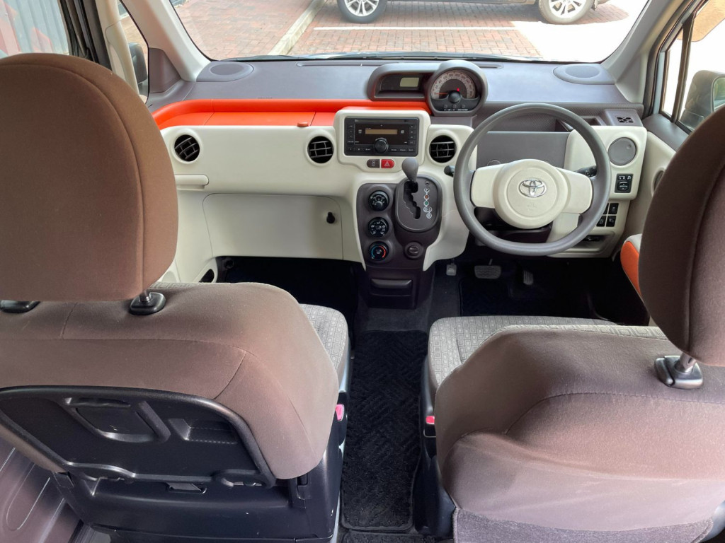 TOYOTA PORTE