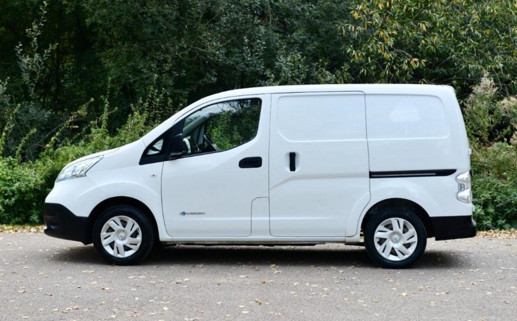 NISSAN E-NV200