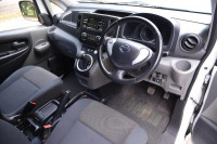 NISSAN E-NV200