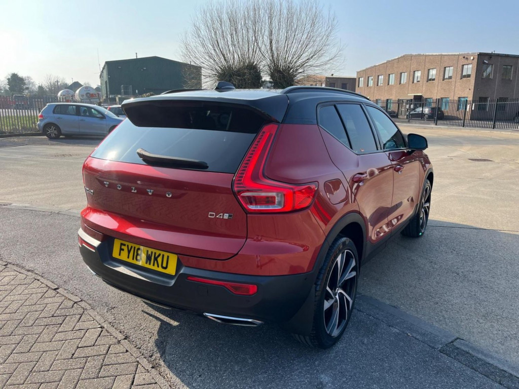VOLVO XC40