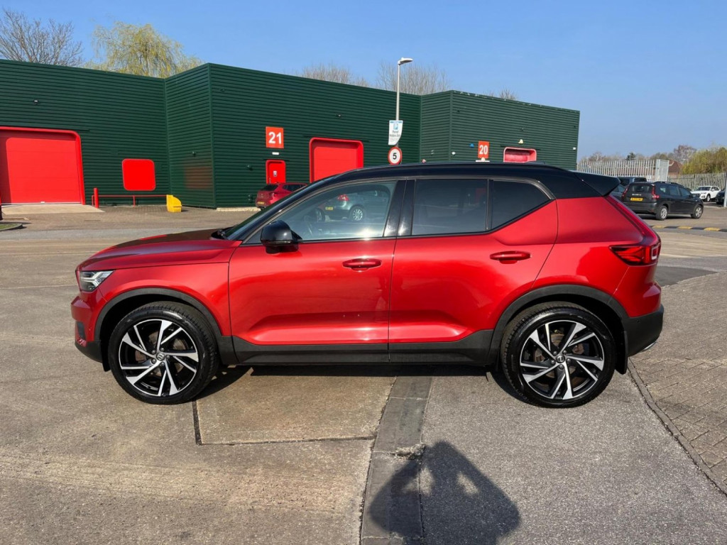 VOLVO XC40