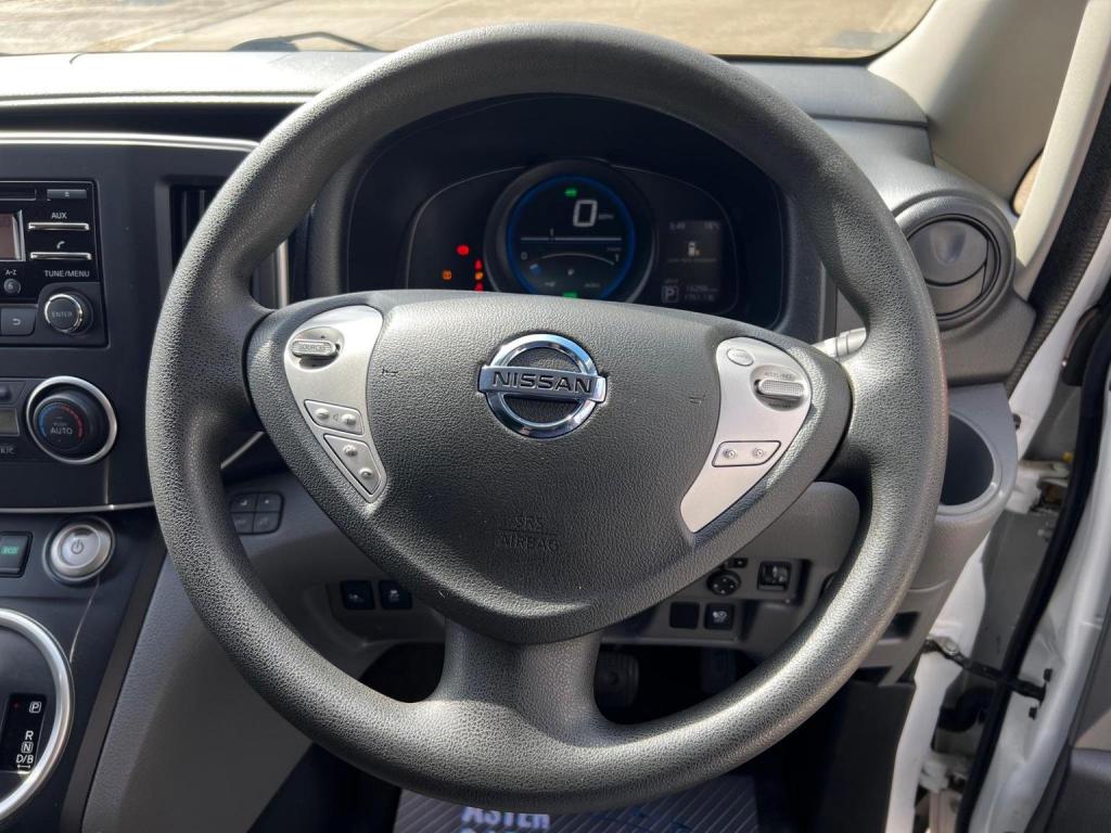 NISSAN E-NV200