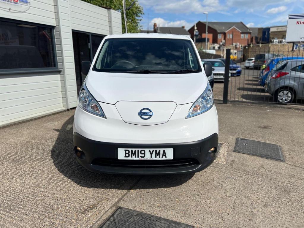 NISSAN E-NV200