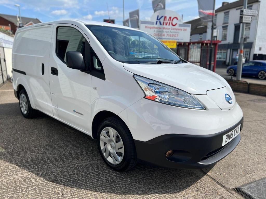 NISSAN E-NV200