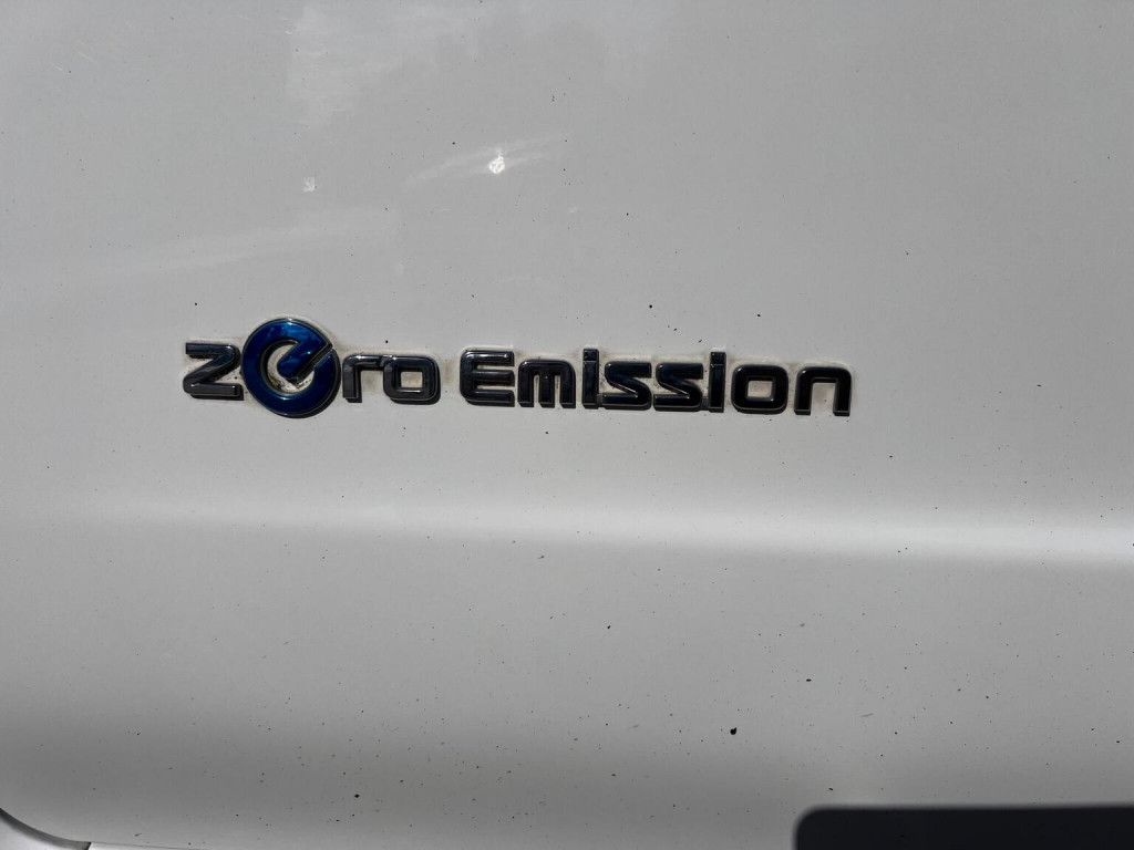 NISSAN E-NV200