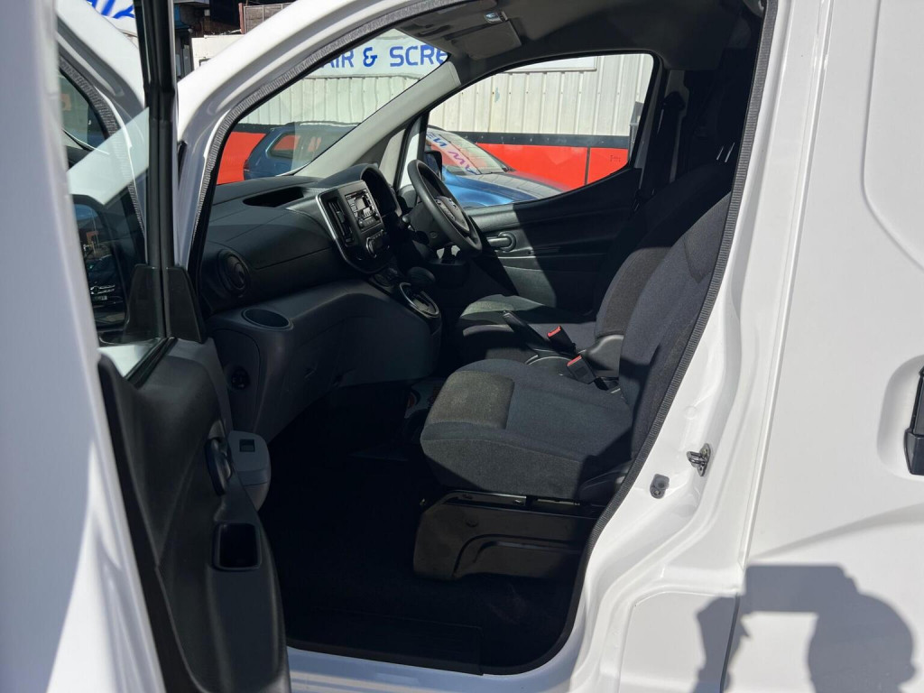 NISSAN E-NV200
