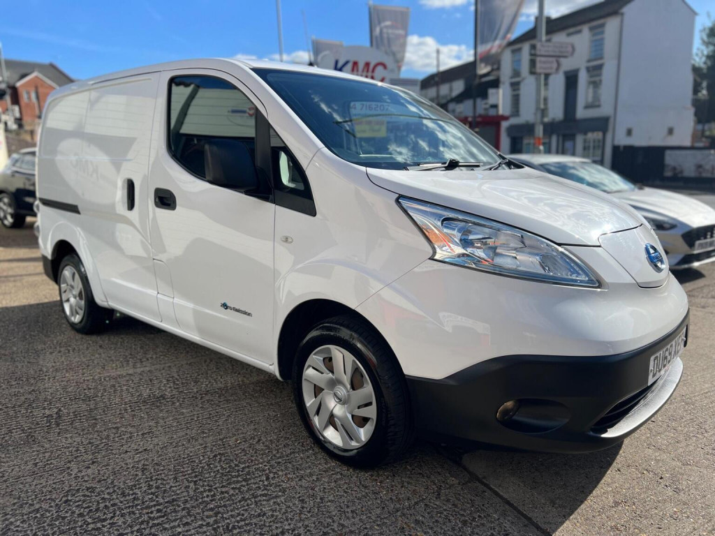 NISSAN E-NV200