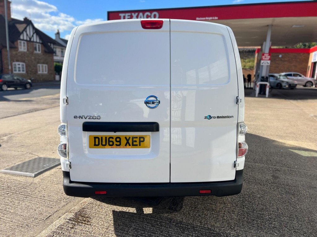 NISSAN E-NV200