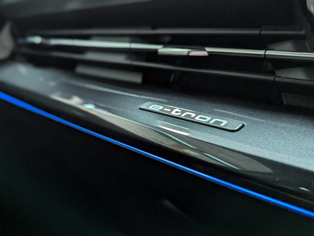 AUDI E-TRON