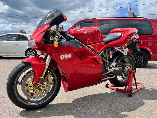 DUCATI 996
