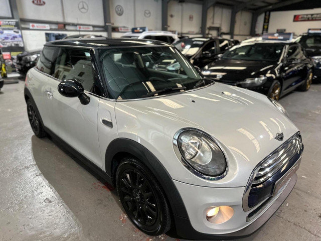 MINI HATCH