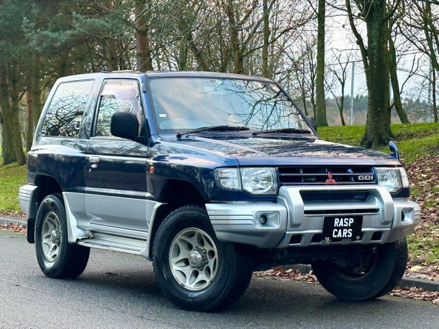 MITSUBISHI PAJERO