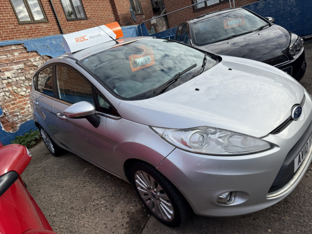 FORD FIESTA 1.4 Titanium