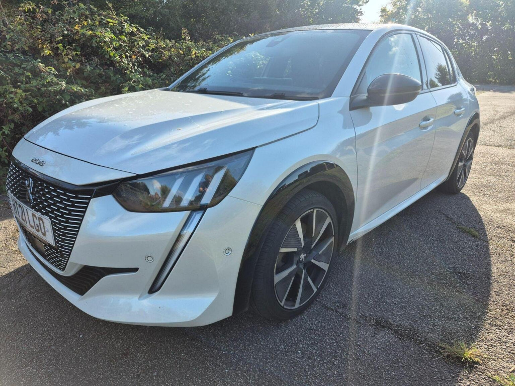 PEUGEOT E-208