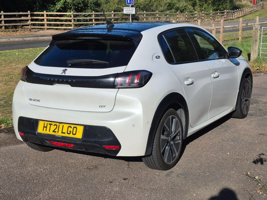 PEUGEOT E-208