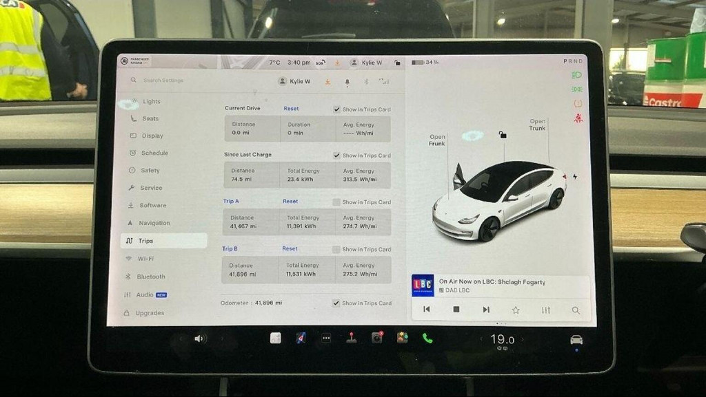TESLA MODEL 3
