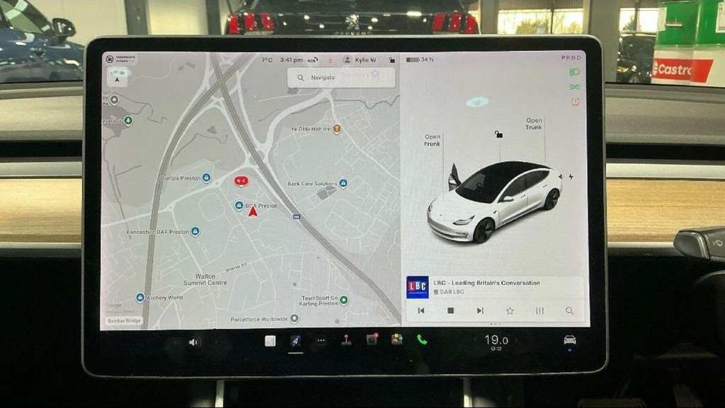 TESLA MODEL 3